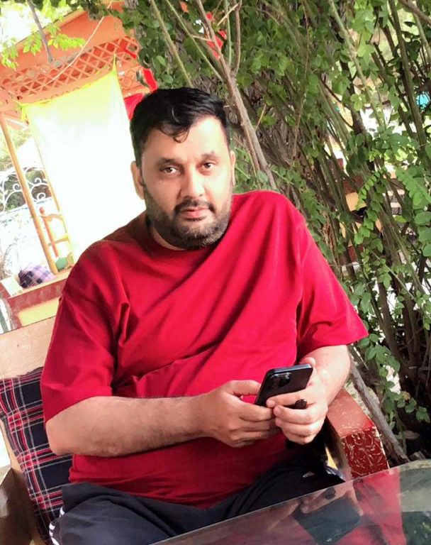 موټی خاورې د وطن به پرې ور نه کړم که په سر د ځمکې هر وطن ختن شي.